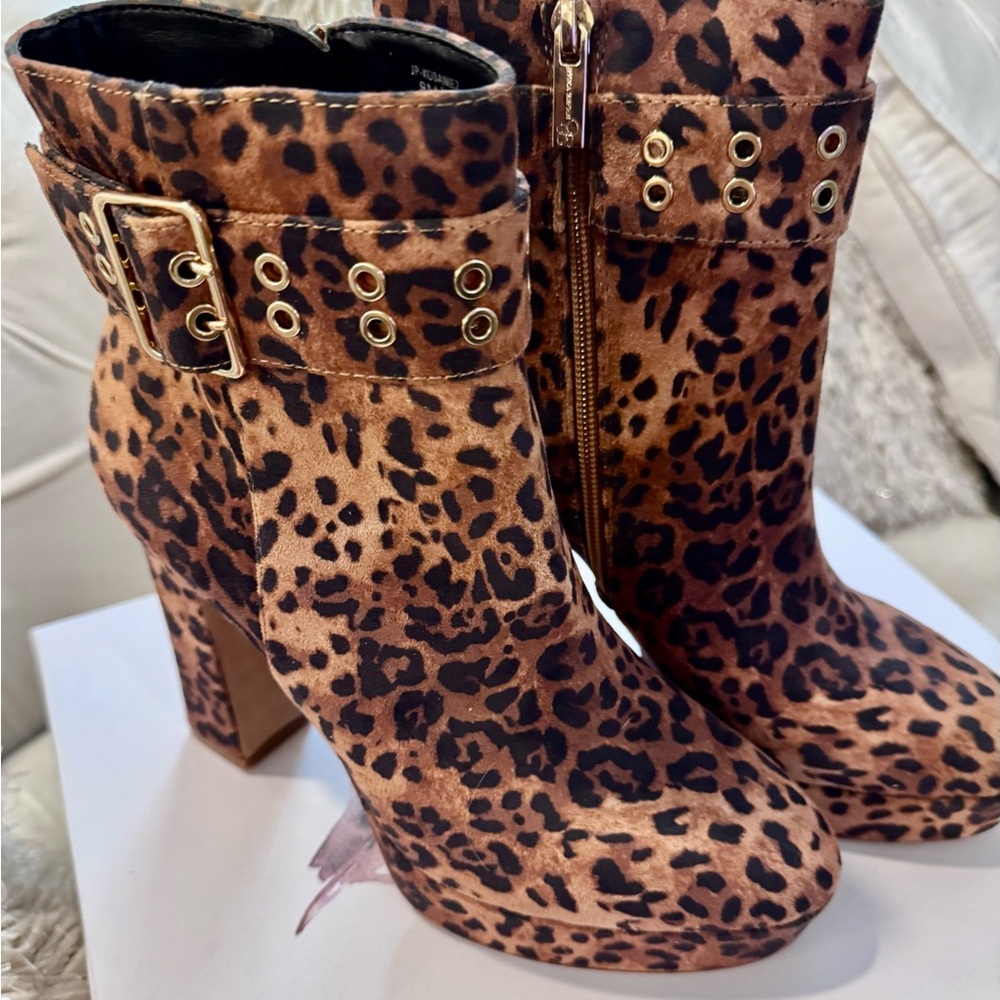 Leopard Print heeled ankle boots Brand New! Size 8 Jessica Simpson